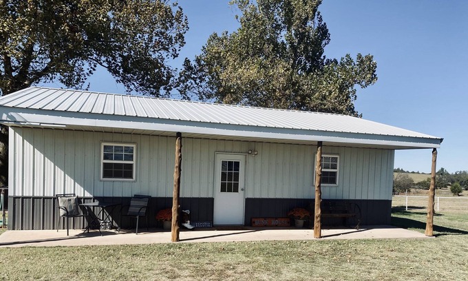Mulhall Other | Cute 2 bedroom/1 bath house located on ranch 5 miles west of I35.