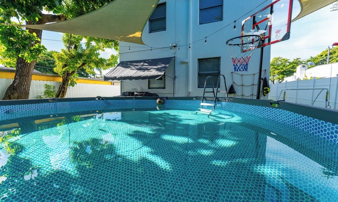 Wynwood Art District Apartment | Cute Apt W/Pool + Games in Wynwood's Heart!
