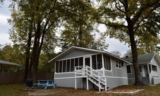Mid America Cabin | Cute cabin steps away from the water