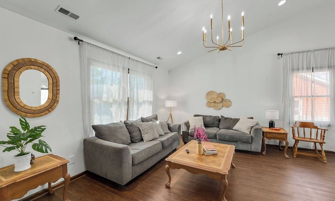 Southeast Raleigh House | Cute house w big fenced yard - starts at 3.5k/month