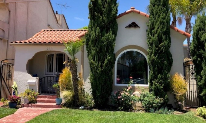 Belmont Shore House | Cute Luxurious Beach house in Trendy Belmont Shore! Short WALK to BEACH !