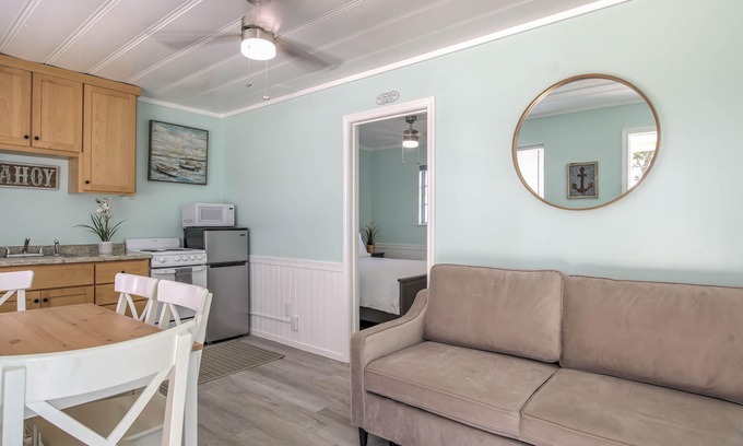 Walnut Grove Cottage | Cute One Bedroom Cottage along the Sacramento River