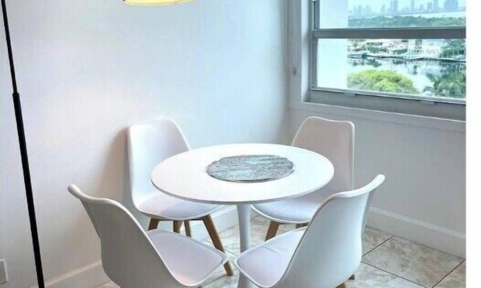 La Gorce Apartment | Cute Studio Bay view!