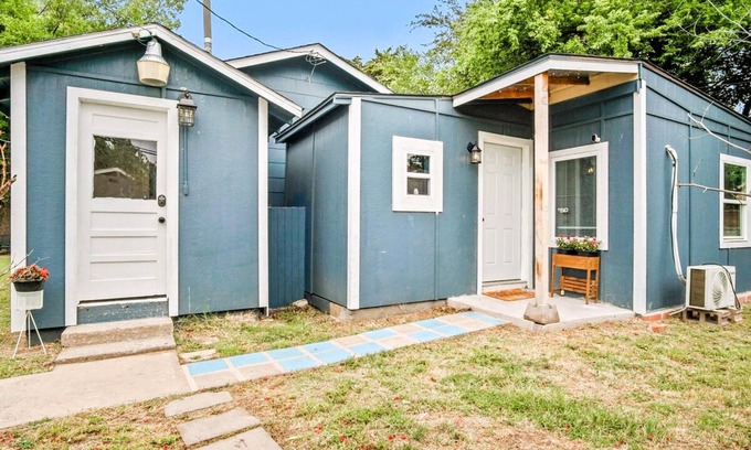 Central Oklahoma City Apartment | Cute Tiny House With Fenced Yard Near Plaza Dist