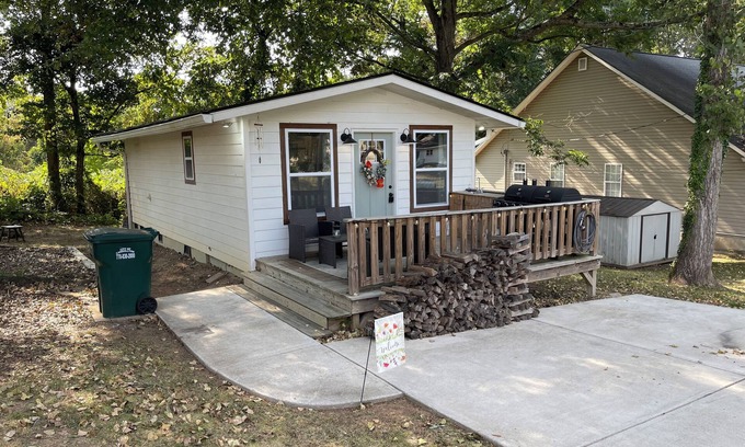 Carrollton House | Cutest Bungalow in Carrollton
