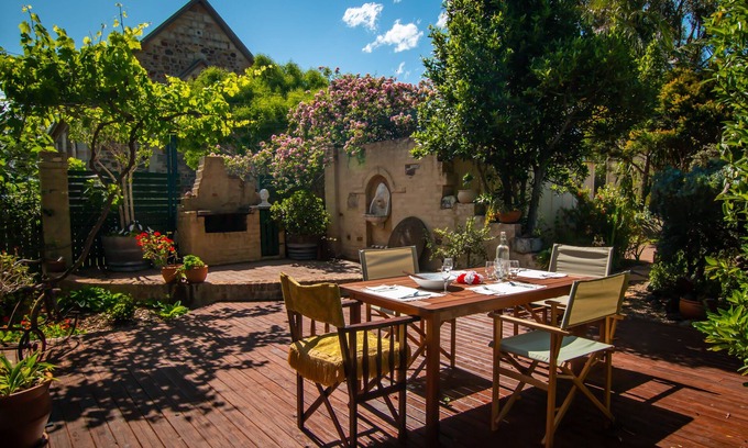 Milton House | Cutest Cottage in heart of Milton - Queen Bee (and dog friendly too!)