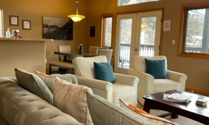 Ridgway House | Cutler Guest House 3br/Den/2ba - Price Reduced for December & Holiday!