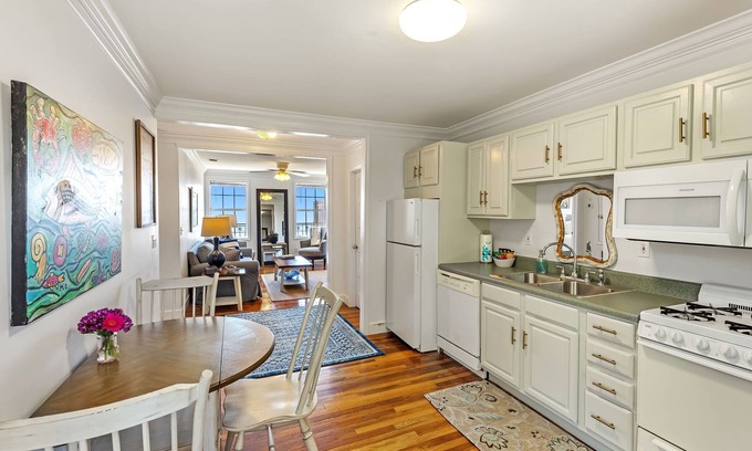 Fairhope Apartment | Cypress at Jubilee Suites Bed & Breakfast. 1K/1Q/1B