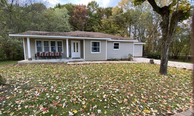 Charleston House | Cypress Cove - Cozy home just off Hiwassee River in Historic Charleston TN