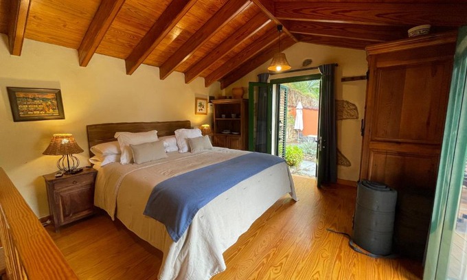 Firgas House | Dúplex de invitados en medio del bosque