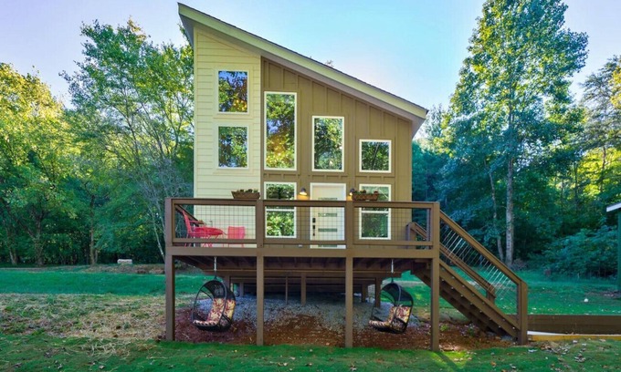 Dahlonega House | Dahlonega Mountain Trail Tiny Home *KING BED*