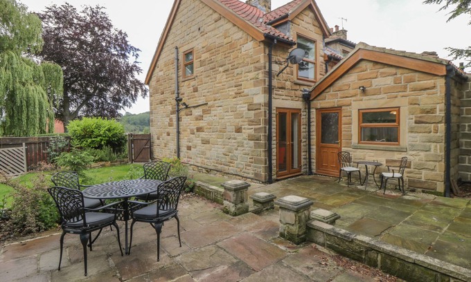 Aislaby Cottage | DALE VIEW, pet friendly, luxury holiday cottage in Sleights