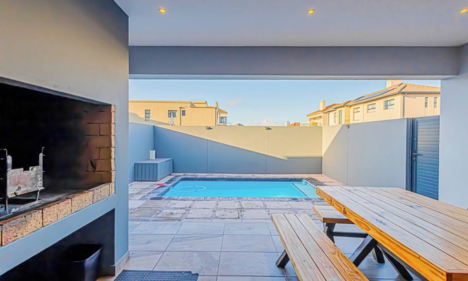 Calypso Beach House | Dalton's, Langebaan 10-sleeper