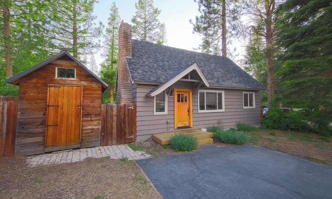 South Lake Tahoe House | Dancing Bear Cabin | Pet Friendly, Sleeps 4, Totally cute!