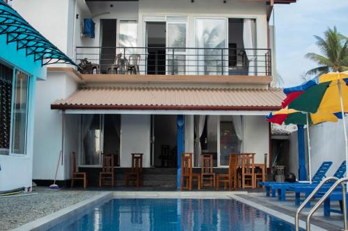 Hikkaduwa Hotel | Danish Crown Hotel