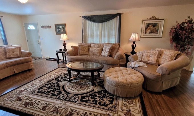 Cody House | Darling 3 bed 3 bath close to downtown