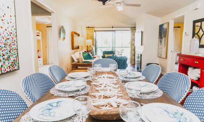 Twin Oaks Cottage | Darling Wild Dunes Cottage with free golf cart