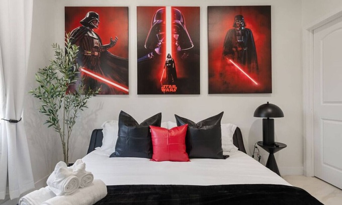 Southwest Anaheim House | Darth Vader's Lair - 10 mins to Disney - Sleeps 6!