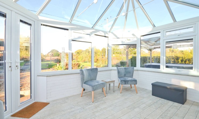 Cowes House | Dassia, spacious bungalow with countryside views
