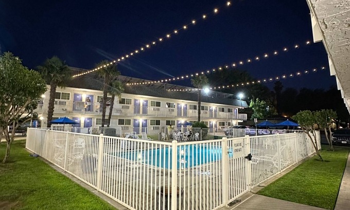 Davis House | Davis- Private one-bedroom with pool