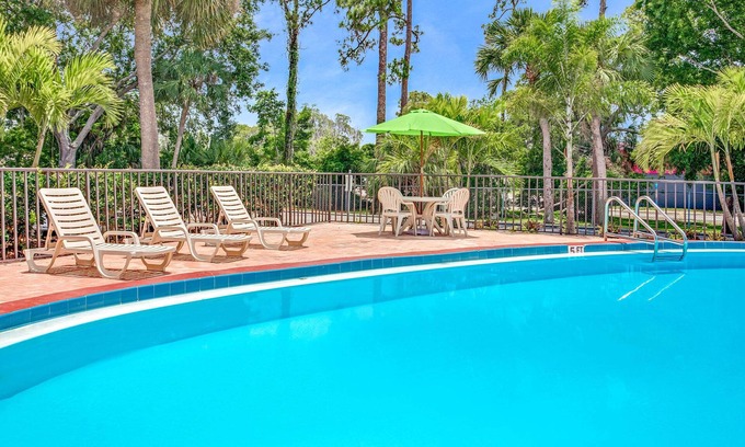 South Bradenton Hotel | Days Inn by Wyndham Bradenton - Near the Gulf