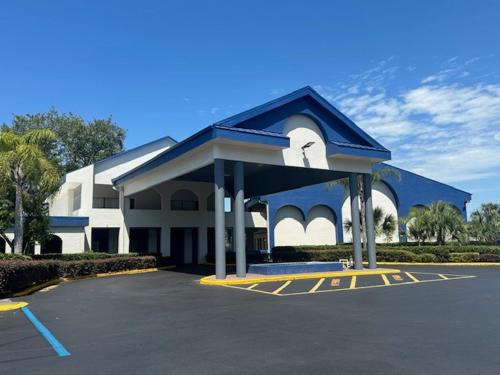 Crystal River Hotel | Days Inn by Wyndham Crystal River