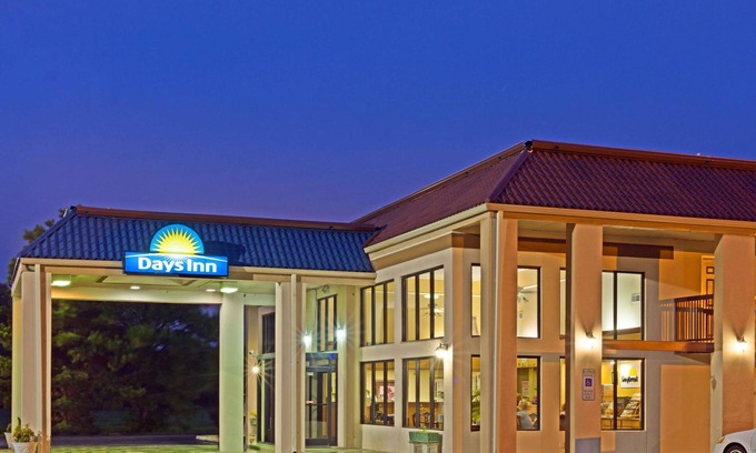 Clinton Hotel | Days Inn by Wyndham Clinton