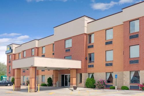 Downtown St. Louis Hotel | Days Inn by Wyndham Downtown St. Louis