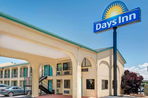 Espanola Hotel | Days Inn by Wyndham Espanola