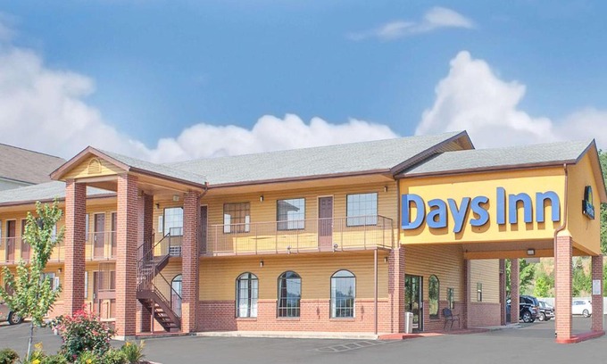 Fayetteville Hotel | Days Inn by Wyndham Fayetteville