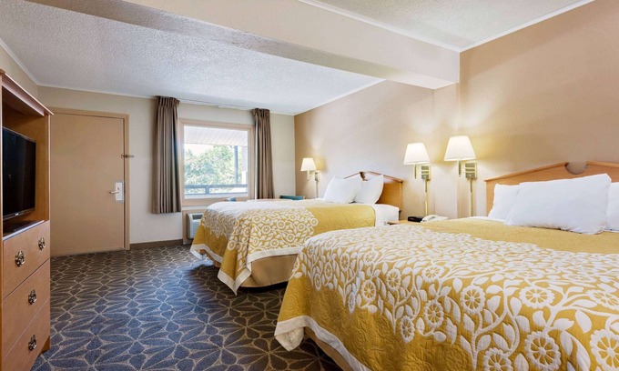 White Hall Hotel | Days Inn by Wyndham Fairmont