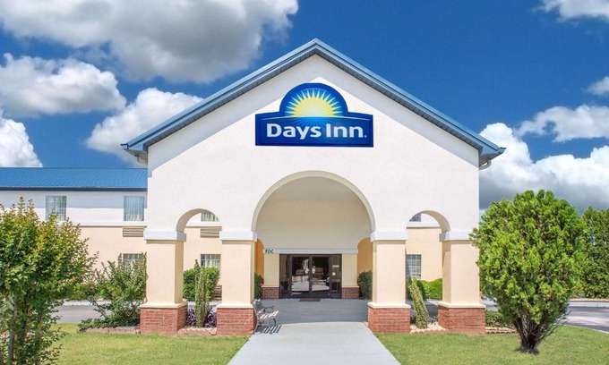 Lincoln Hotel | Days Inn by Wyndham Lincoln