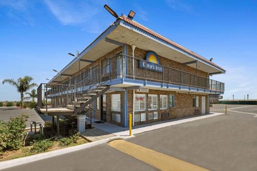 Lost Hills Hotel | Days Inn by Wyndham Lost Hills