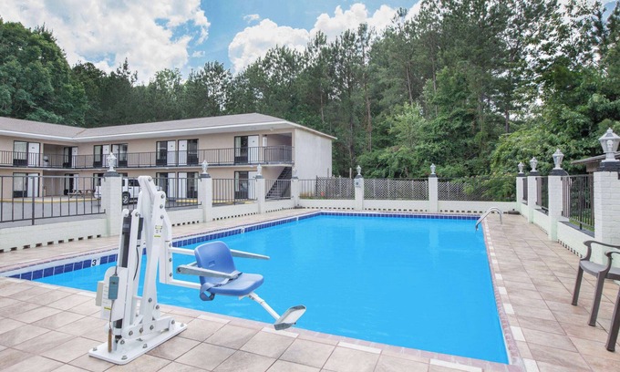 Newton Hotel | Days Inn by Wyndham Newton MS/I-20