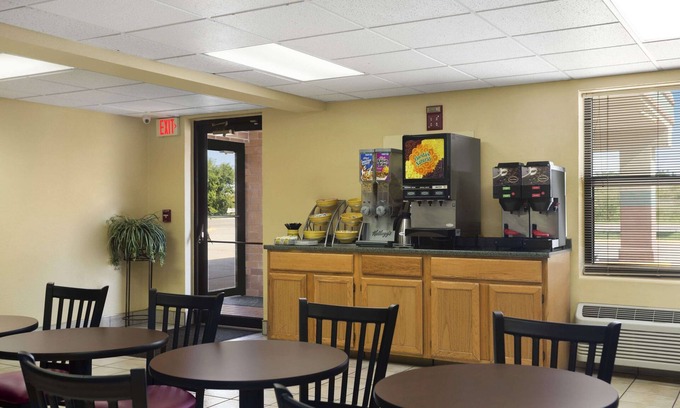 Park City Hotel | Days Inn by Wyndham Park City Kansas