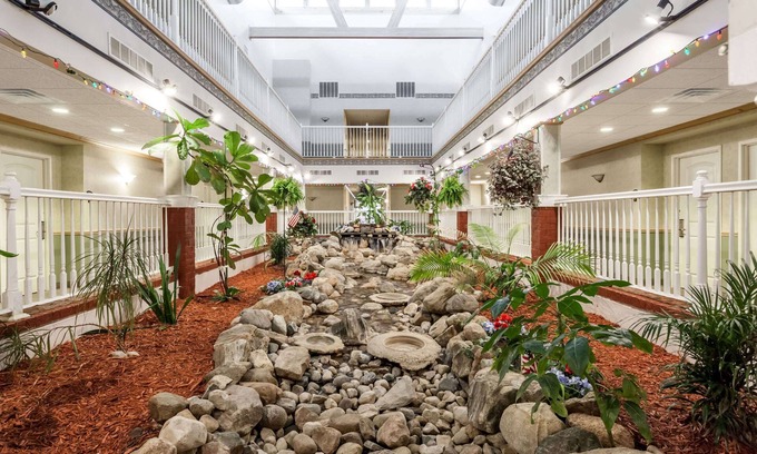 Pentwater Hotel | Days Inn by Wyndham Pentwater