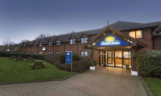 Westerham Hotel | Days Inn by Wyndham Sevenoaks Clacket Lane