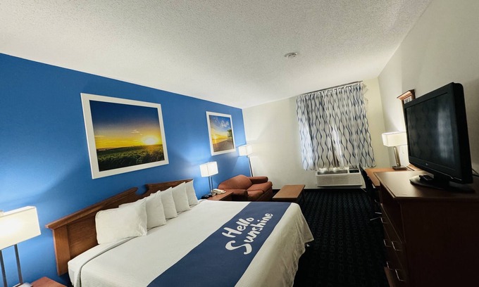 Cambridge Hotel | Days Inn & Suites by Wyndham Cambridge
