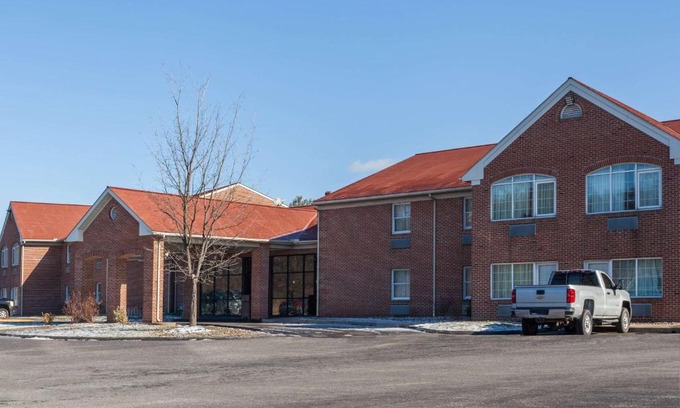 Rohrerstown Hotel | Days Inn & Suites by Wyndham Lancaster Amish Country