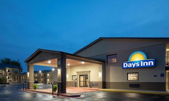 Athens Hotel | Days Inn & Suites by Wyndham Athens