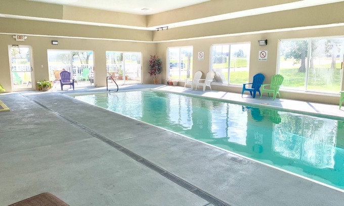 Cuba Hotel | Days Inn & Suites by Wyndham Cuba