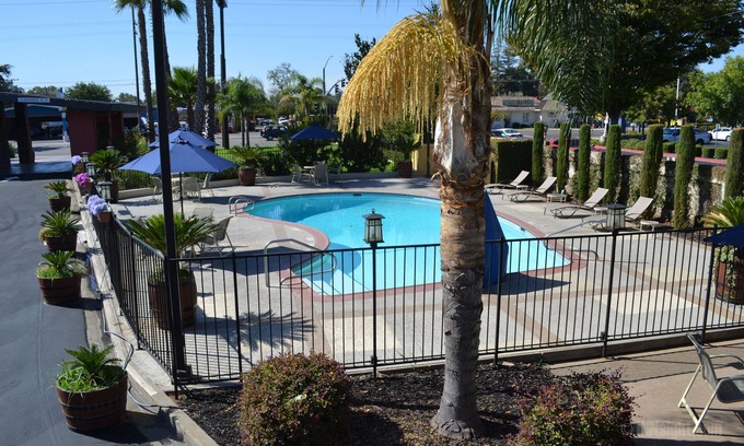 Lodi Hotel | Days Inn & Suites by Wyndham Lodi