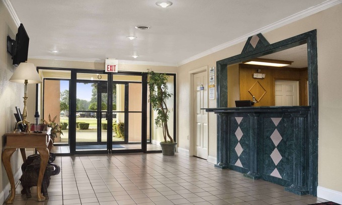 Stuttgart Hotel | Days Inn & Suites by Wyndham Stuttgart