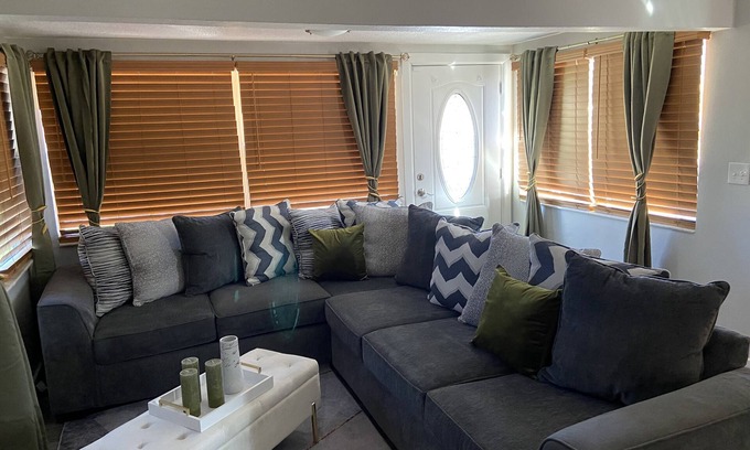 St. Petersburg House | Dazzling 2/1 near Gulfport/St. Pete beach