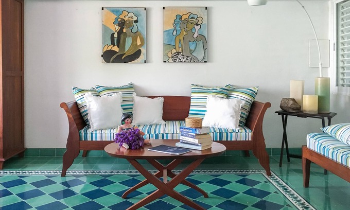 Downtown Condo | DAZZLING PLANTATION HOUSE SUITES STEPS FROM SEA. Family and pet friendly