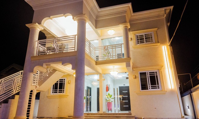Accra Apartment | De Ace Court