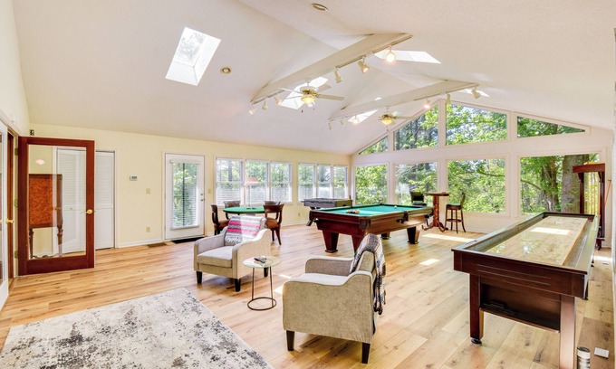 Tiger House | Deck & Game Room: Mountaintop Hideaway in Tiger!