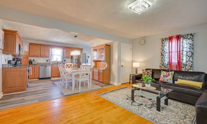 Hershey House | Deck & Grill: Convenient Home in Hummelstown