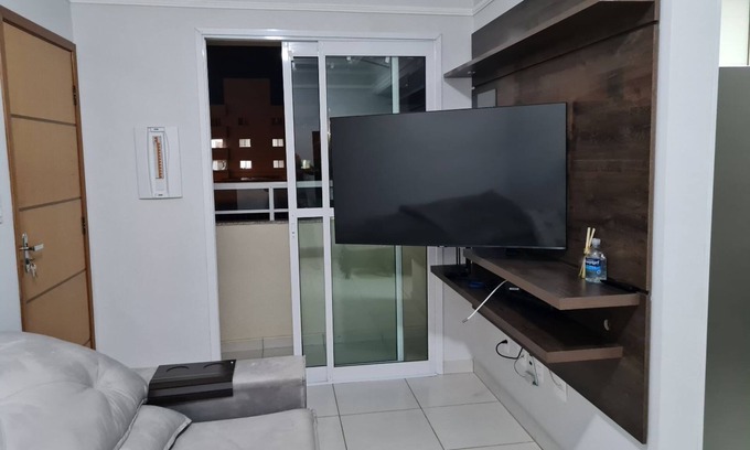 Santa Monica Apartment | Decorated apartment close to COT