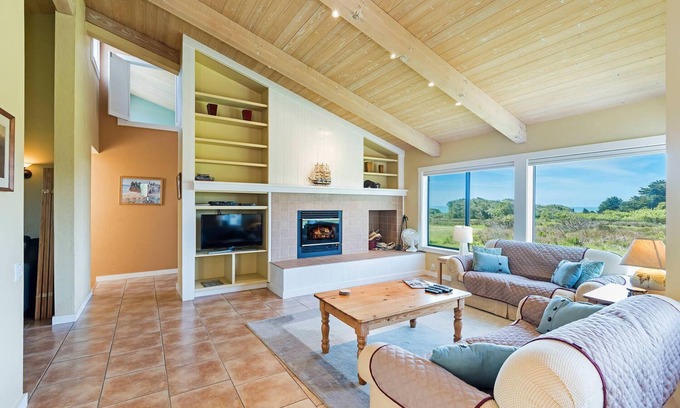 Sea Ranch House | Deer View Hot Tub & Filtered Ocean Views